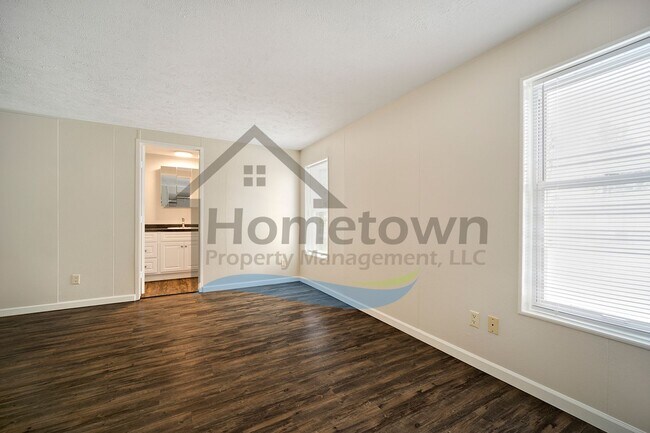 Building Photo - 2 Bedroom 2 Bathroom Home with Off-Street Parking Available in Athol!