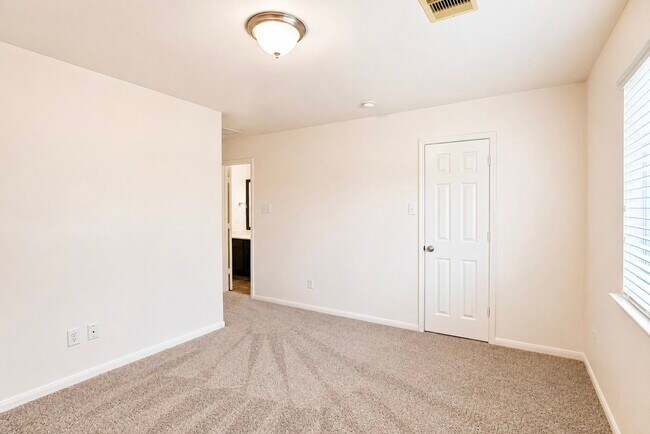 Building Photo - 3303 Belmont River Ln