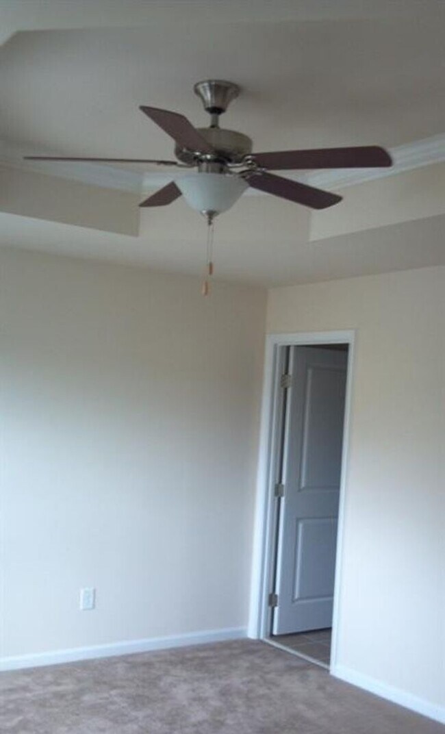 Building Photo - Beautiful Townhome in Charlotte