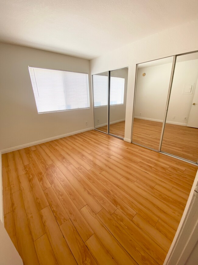 Third bedroom w/double closets - 158 N Normandie Ave