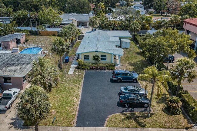 Building Photo - 7057 Sunset Dr S