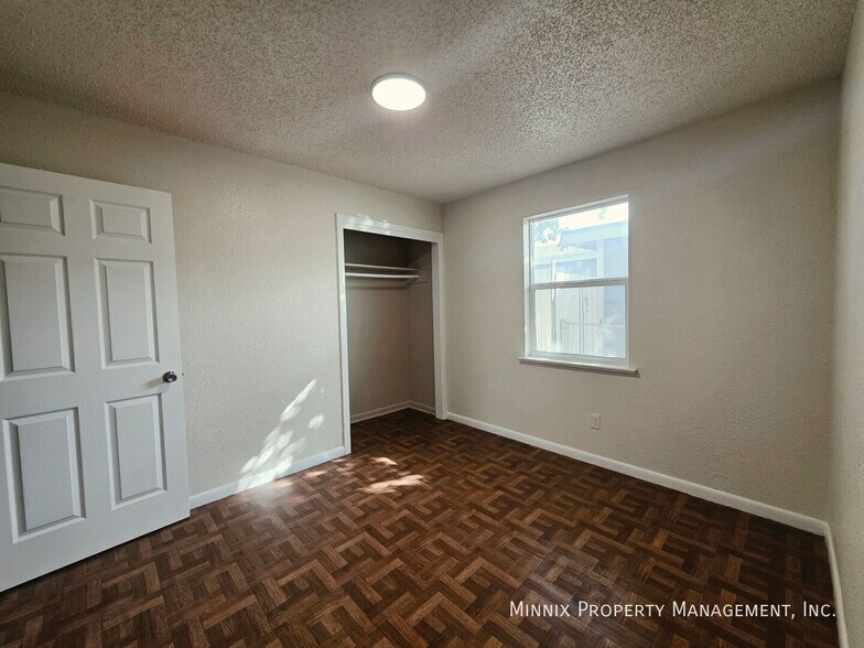 Building Photo - 812 W 30th St