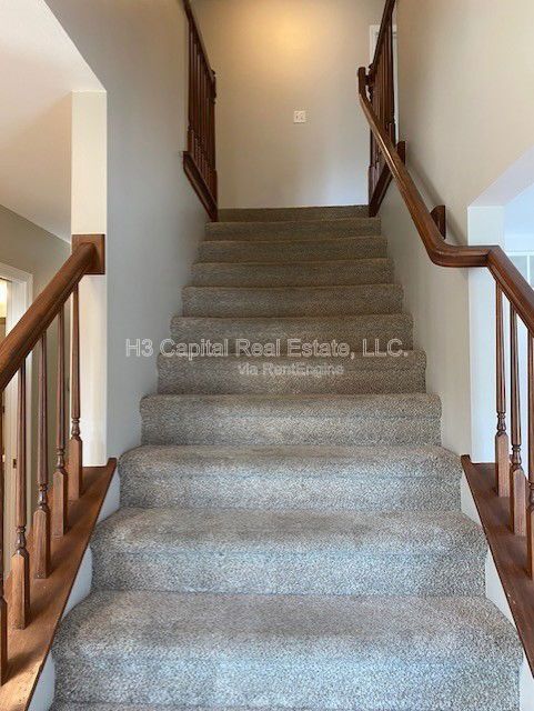 Building Photo - 2852 Fairway Dr