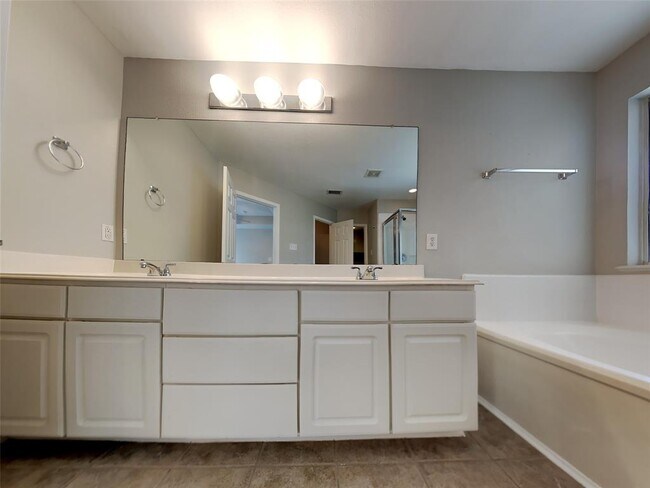 Building Photo - 2343 Village Leaf Dr