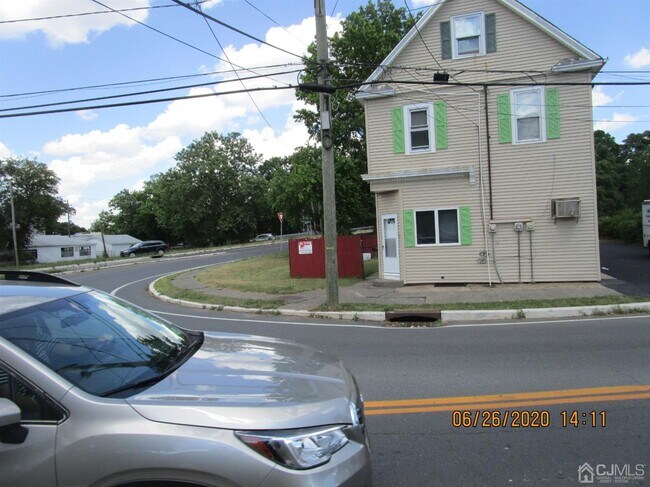 Building Photo - 17 Player Ave