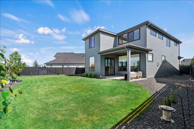 Building Photo - Custom Model Home on the Meridian Bluff