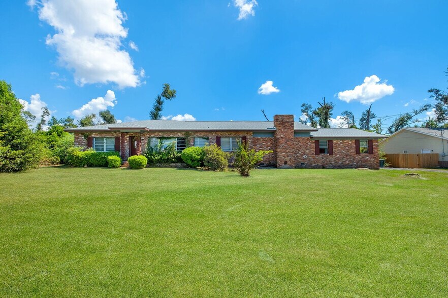 Building Photo - 214 Cactus St