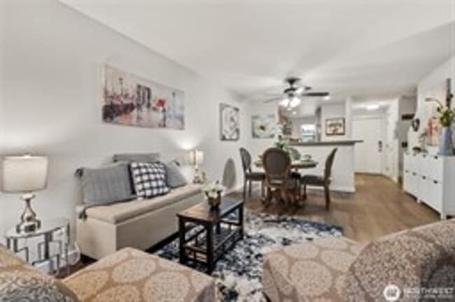 Building Photo - 2Bd/2.25Ba Kent Condo
