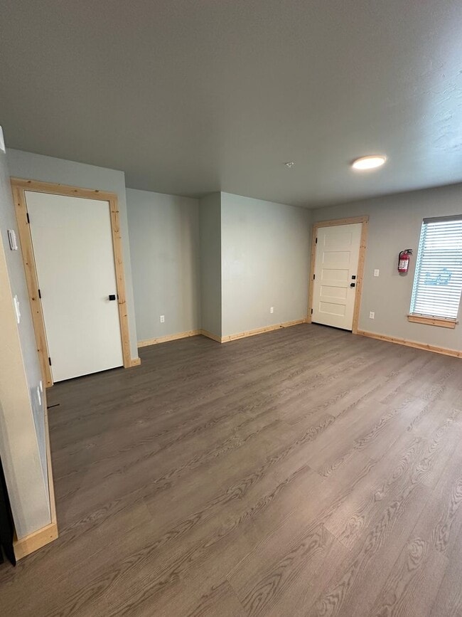 Building Photo - 2 Bed, 1 Bath at Teton River Flats! $200 OFF FIRST MONTH'S RENT!!!