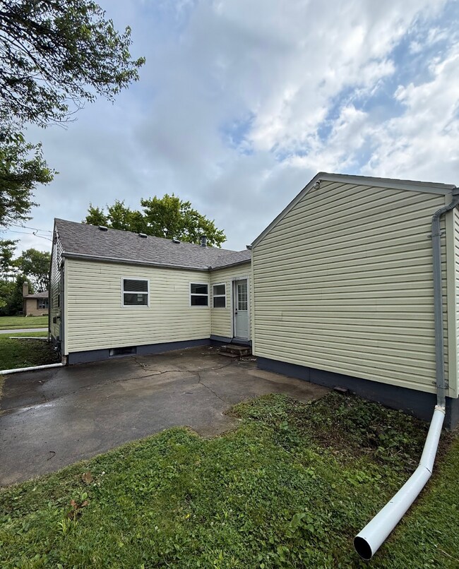 Building Photo - 608 Schuyler Dr
