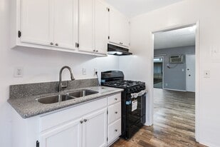 Building Photo - 1215 N McCadden Pl