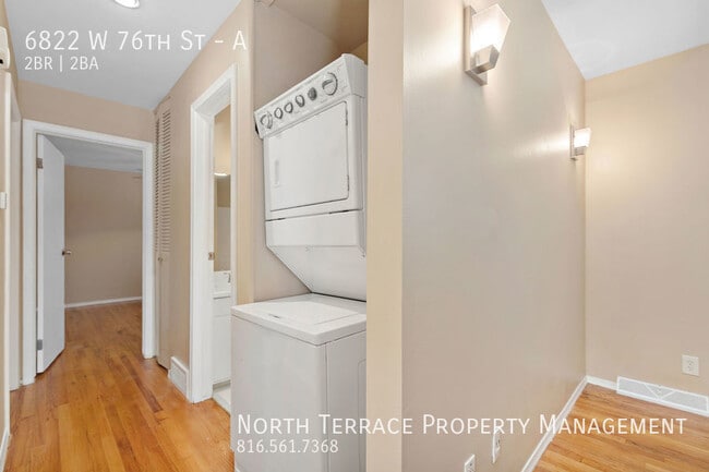 Building Photo - 2BR 2B with W/D and Hardwood Floors