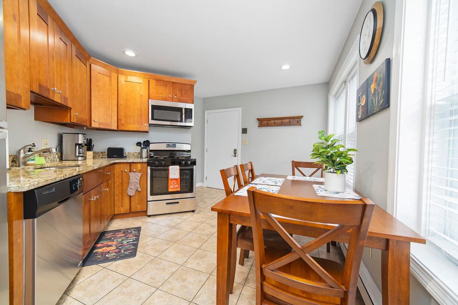 Building Photo - 350 North St