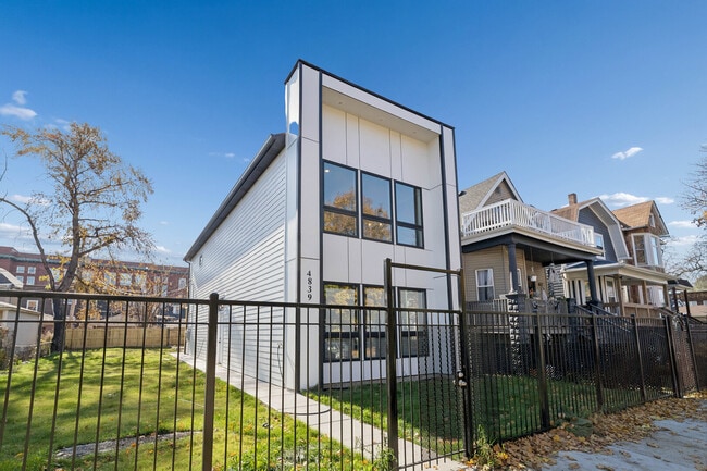 Building Photo - 4839 W Huron St