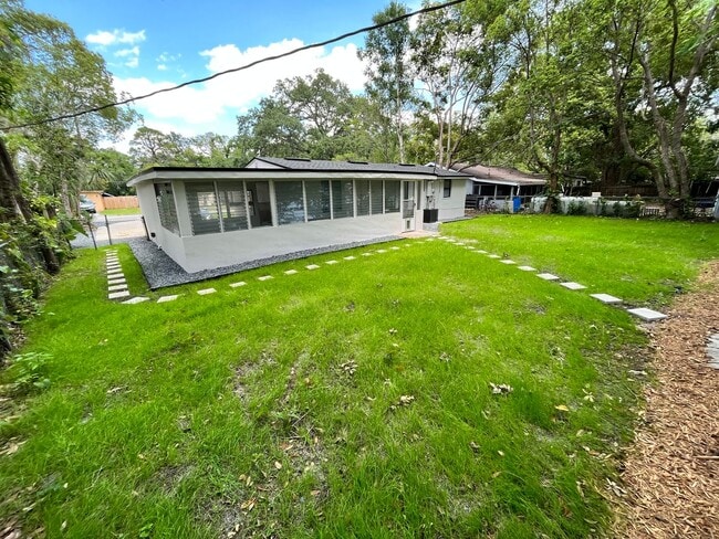 Building Photo - 817 Rosalia Dr