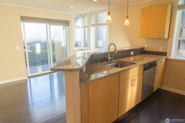 Building Photo - 2Bd/2Ba Seattle Condo