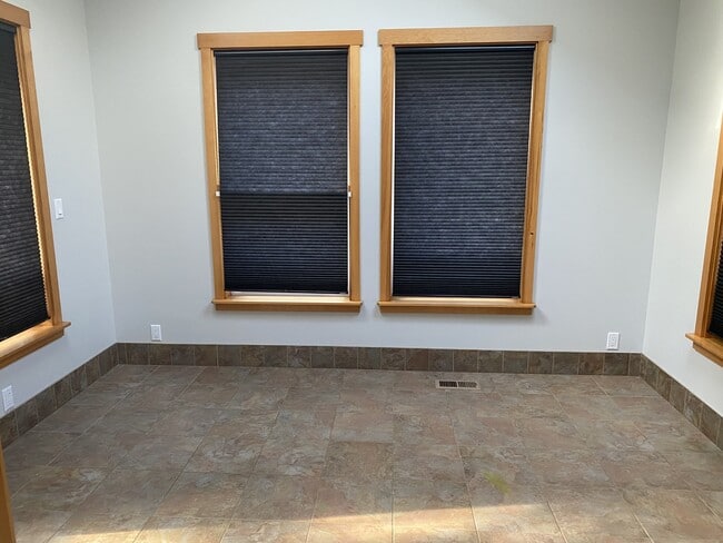 Building Photo - 1112 SW 12th St