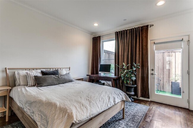 Building Photo - 3515 Normandy Ave