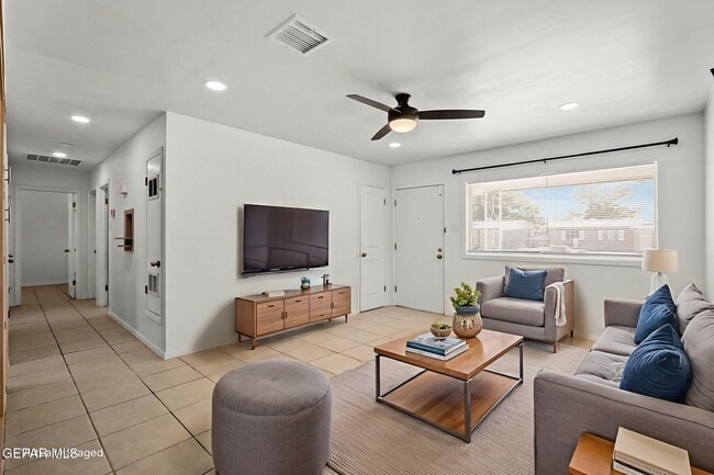 Building Photo - 5503 Salisbury Dr