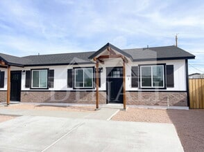 Building Photo - 733 S 96th Pl