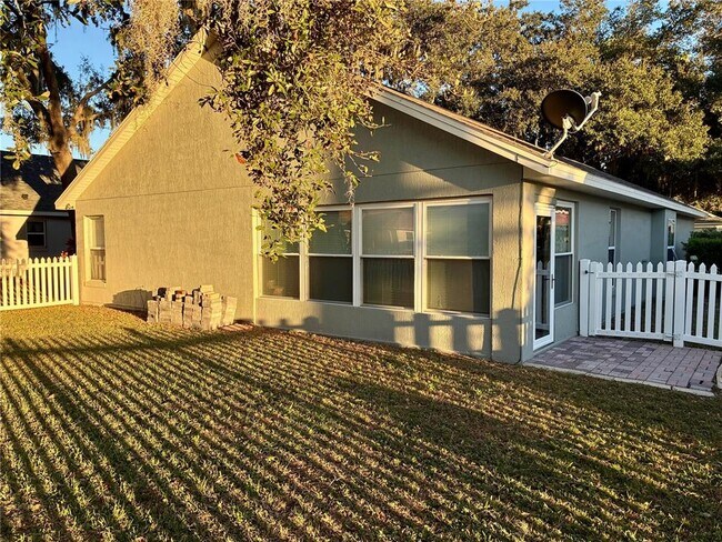 Building Photo - 951 Vindale Rd