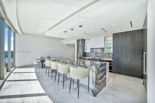 Building Photo - 17901 Collins Ave