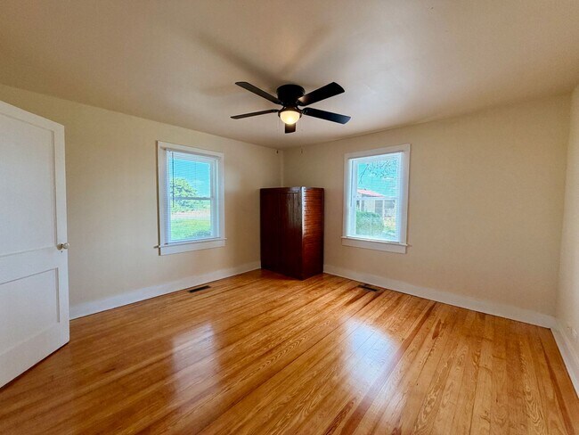 Building Photo - Location, Community, Quality Living. It Starts Here!