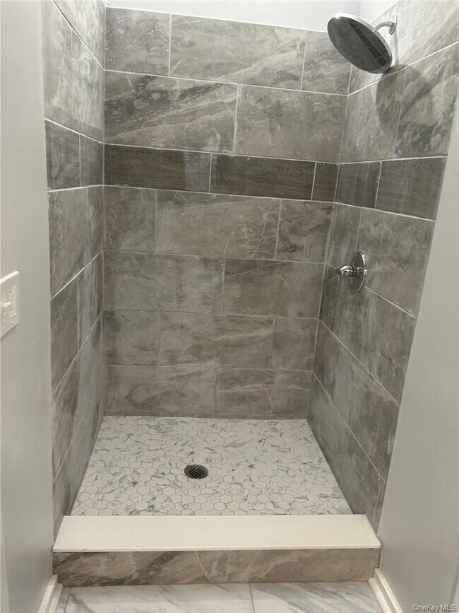 Building Photo - 165 S Cross Rd