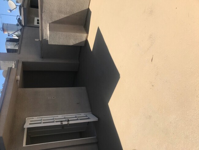 Building Photo - 13022 Riverside Dr