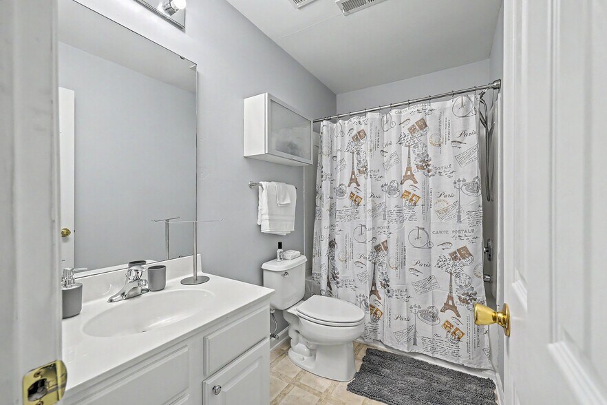 Building Photo - 549 Tayrn Dr