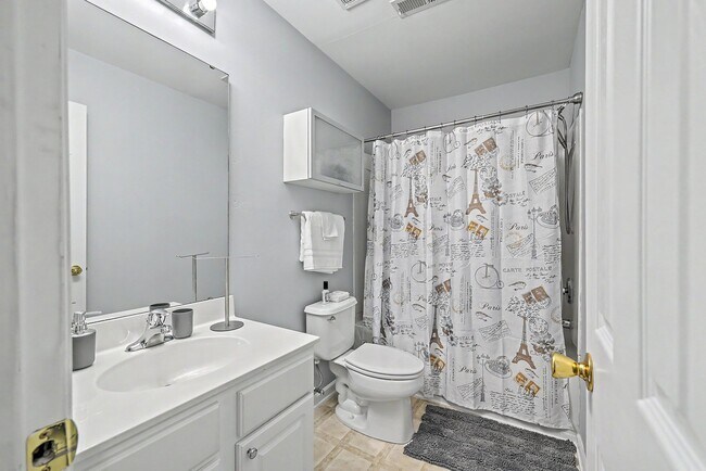 Building Photo - 549 Tayrn Dr
