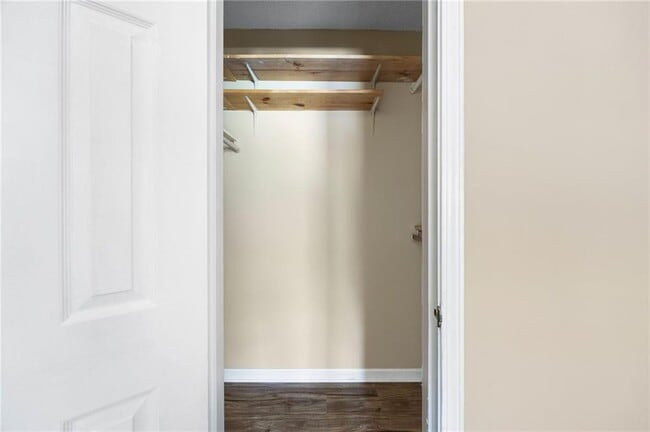 Building Photo - 2898 Lakemont Dr SW