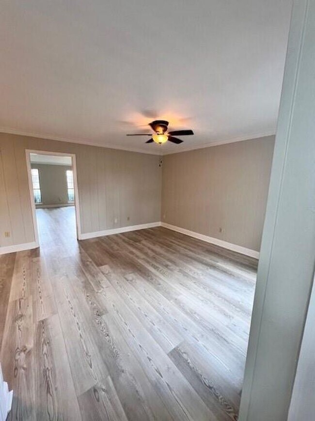 Building Photo - Move-in Ready 3 bed/ 2.5 bath home