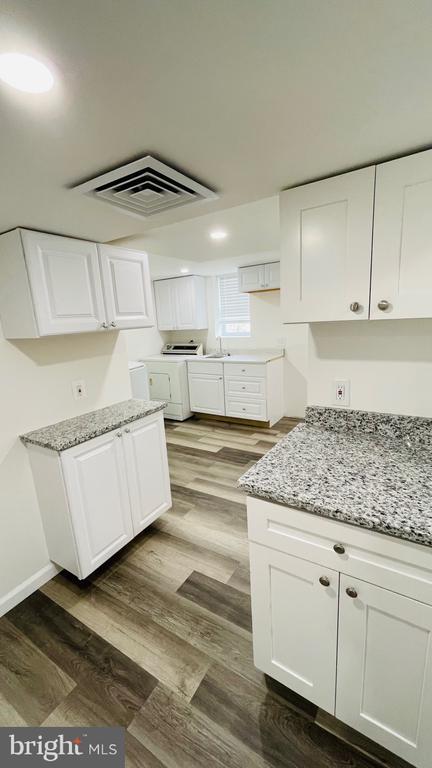 Building Photo - 5015 Wilkens Ave