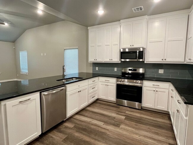 Building Photo - Beautiful 2 Bed 2 Bath! $500 Off First Full Month!!