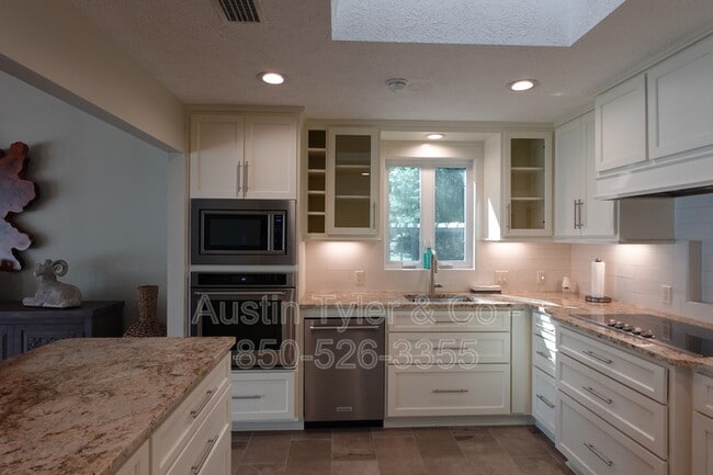 Building Photo - 444 Silver Lake N