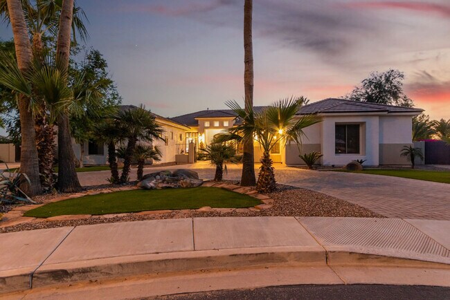 Building Photo - 2143 E Tonto Pl