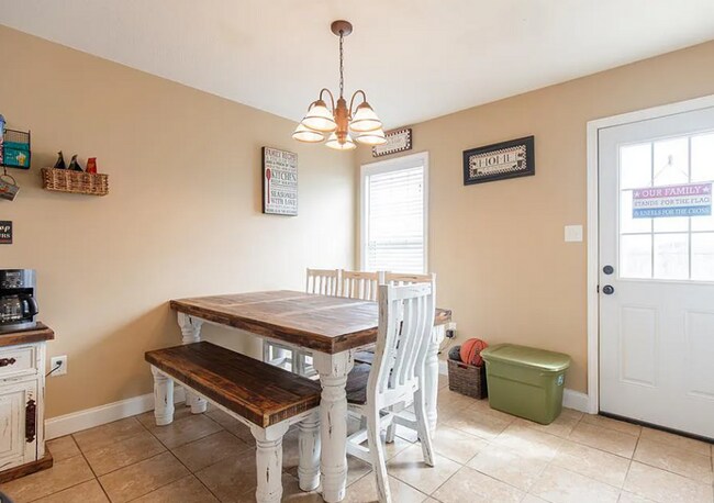 Building Photo - Valdosta Comfort: 3BR Home with Fenced Yard & Pet-Friendly!