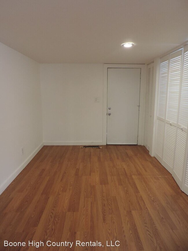 Building Photo - 3 br, 1.5 bath House - 407 Meadowview Drive