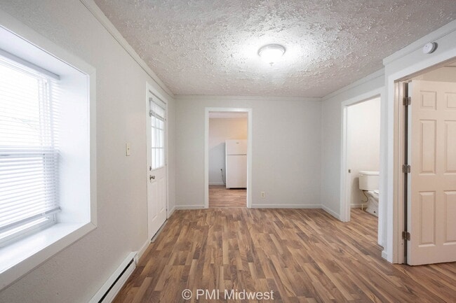 Building Photo - "Cozy 1-Bedroom Oasis in Greenfield – Perf...