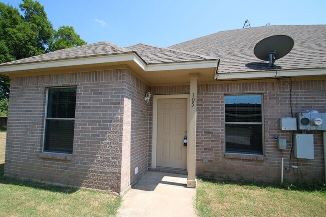 Building Photo - 105-107 Sunburst Court