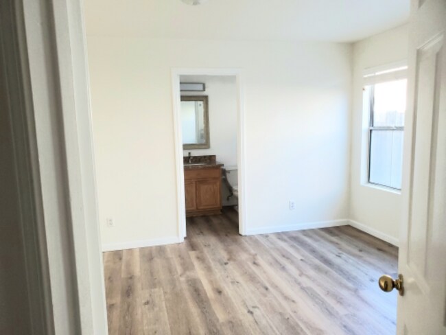 Building Photo - 1738 Thornton Pl