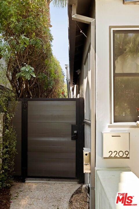 Building Photo - 2209 Louella Ave