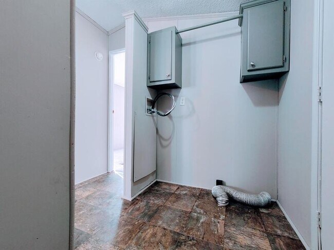 Building Photo - 4417 Rainbow Ln