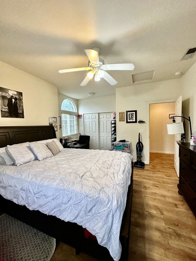 Building Photo - Davis - Centrally Located Home