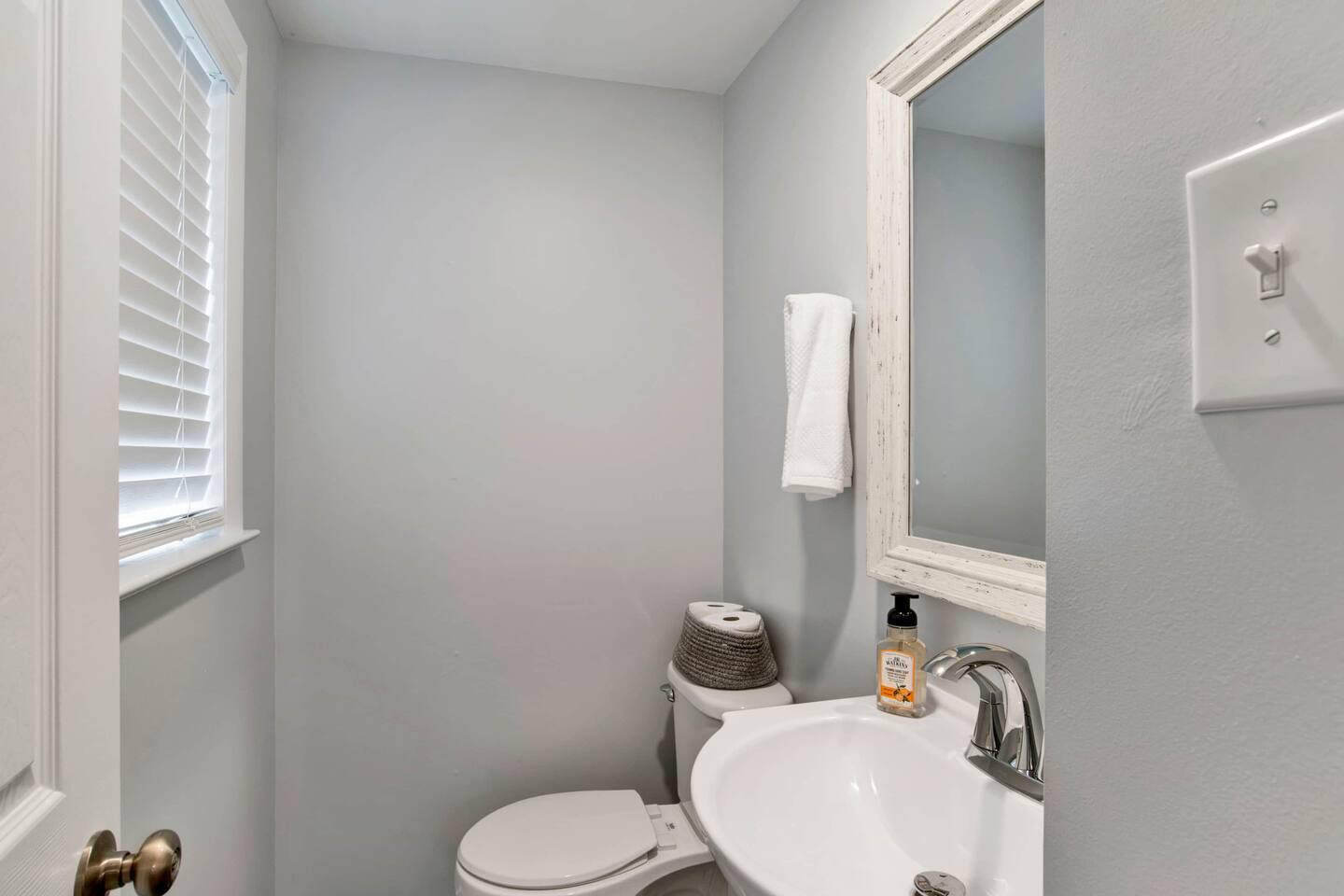 Building Photo - 308 N University Blvd