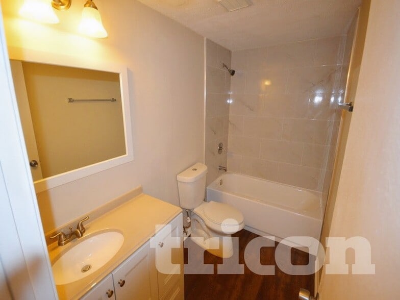 Building Photo - 9218 Balfern Ct