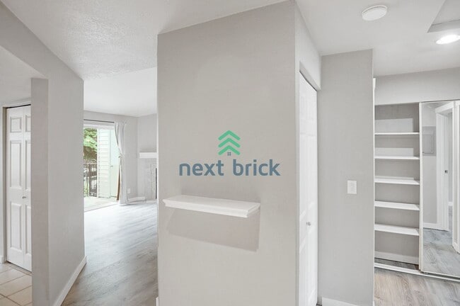 Building Photo - Discover Your New Home at Juanita Beach Es...