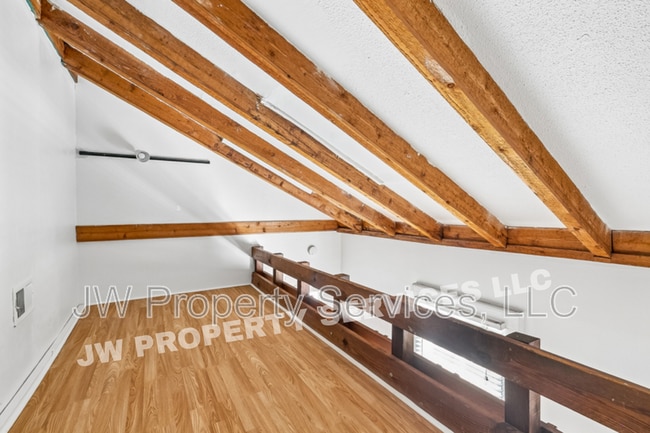Building Photo - 1611 Hesiod St