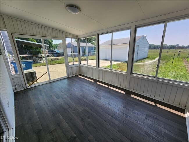 Building Photo - 292 Parkway Dr